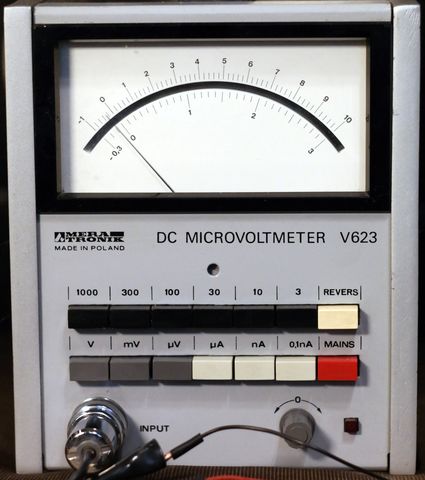DC MICROVOLTMETER V623